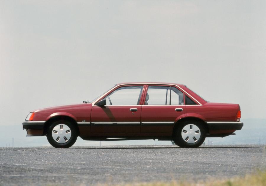 Opel Rekord 1982 года  (фото 6 из 21)